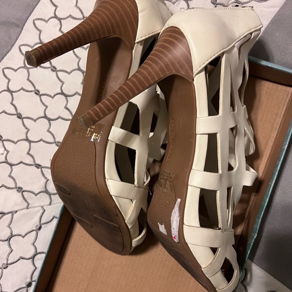 Fergalicious Histeria Cage Cut Out High Heel Back Zip White Sandal Size 7.5 - Picture 8 of 9